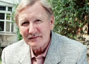 Leslie Phillips.jpg