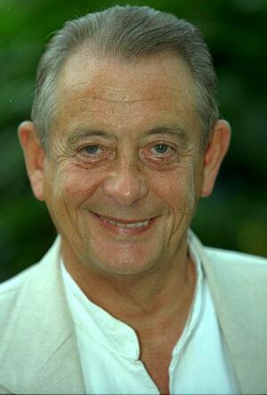 Derek Fowlds.jpg